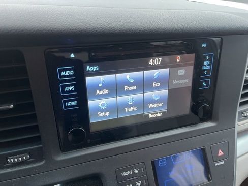 Used 2015 Toyota Sienna LE image 23