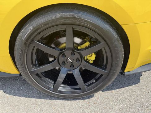 Used 2017 Ford Mustang GT w/ GT Performance Package RWD image 9