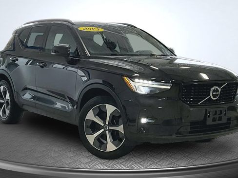 Used 2023 Volvo XC40 B5 Ultimate AWD/4WD image 3