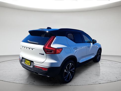 Used 2019 Volvo XC40 T5 R-Design AWD/4WD image 5