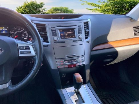 Used 2013 Subaru Outback 2.5i Limited w/ Moonroof Pkg image 9