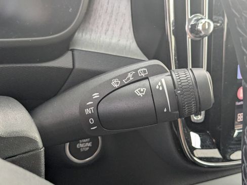 Certified 2026 Volvo XC40 B5 Plus AWD/4WD image 36