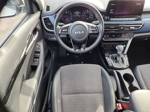 Used 2022 Kia Seltos S image 12