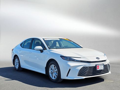 Used 2025 Toyota Camry LE AWD/4WD image 7