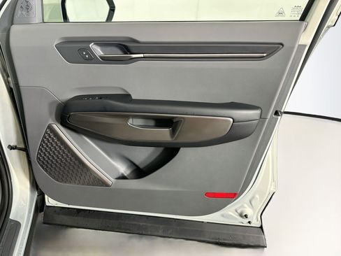 Used 2024 Kia EV9 Light Long Range RWD image 34
