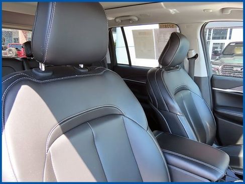 Used 2023 Jeep Grand Cherokee Limited AWD/4WD image 10