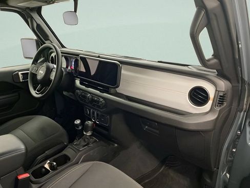 Used 2025 Jeep Wrangler Sport AWD/4WD image 22