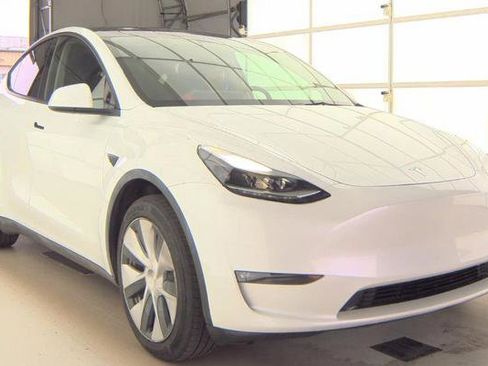 Used 2023 Tesla Model Y Long Range image 4
