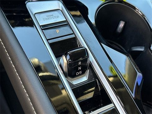 Used 2024 Volkswagen Atlas SE image 14