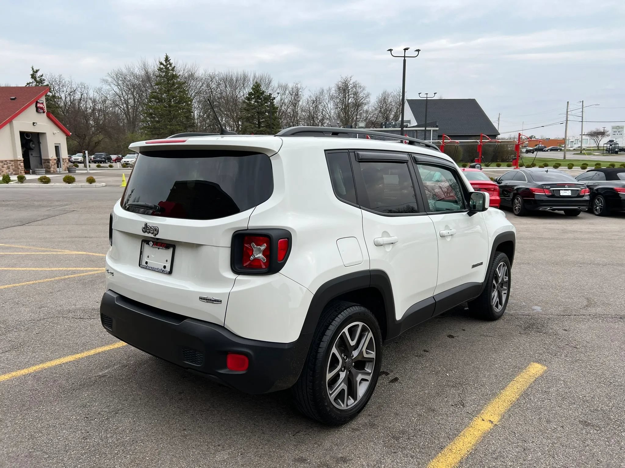 Used 2017 Jeep Renegade Latitude w/ Cold Weather Group AWD/4WD image 5