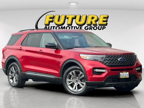 Certified 2022 Ford Explorer XLT w/ Equipment Group 202A image 1