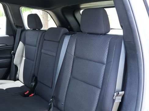 Used 2018 Jeep Grand Cherokee Laredo AWD/4WD image 13