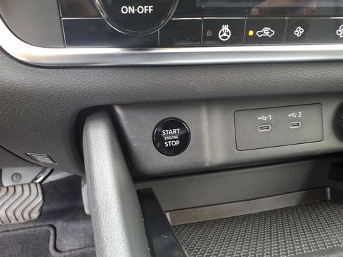 Used 2025 Nissan Rogue SV w/ SV Premium Package FWD image 9