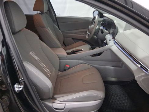Used 2024 Hyundai Elantra SEL FWD image 17