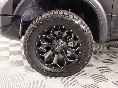 Used 2023 Nissan Titan PRO-4X w/ Pro-4x Convenience Package image 19