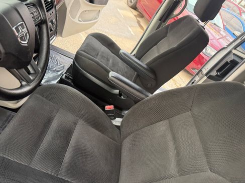 Used 2019 Dodge Grand Caravan SE image 24