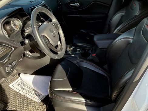 Used 2019 Jeep Cherokee Trailhawk w/ Trailer Tow Group image 4