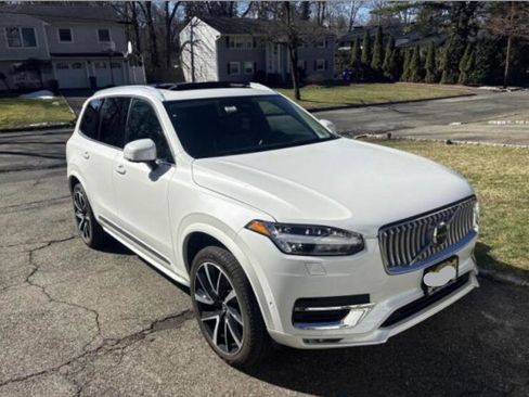 Used 2023 Volvo XC90 B6 Plus image 8