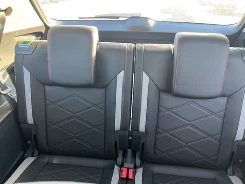 New 2026 Volkswagen Atlas Peak Edition image 9