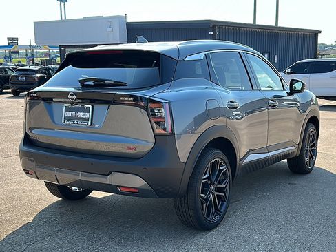 New 2025 Nissan Kicks SR image 8