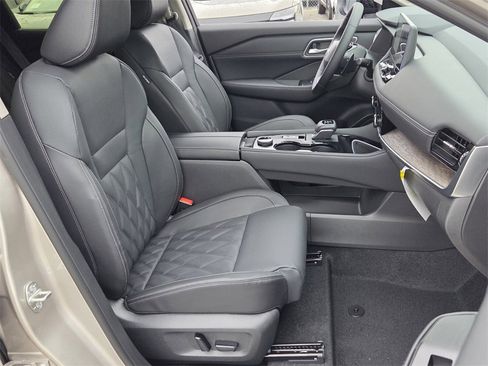 New 2026 Nissan Rogue Platinum image 13