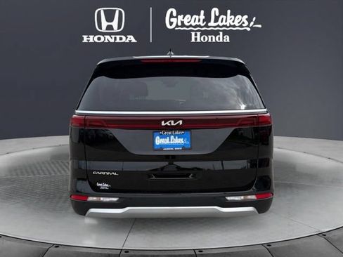 Used 2024 Kia Carnival LX FWD image 5
