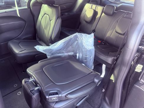 New 2026 Chrysler Pacifica Select FWD image 50
