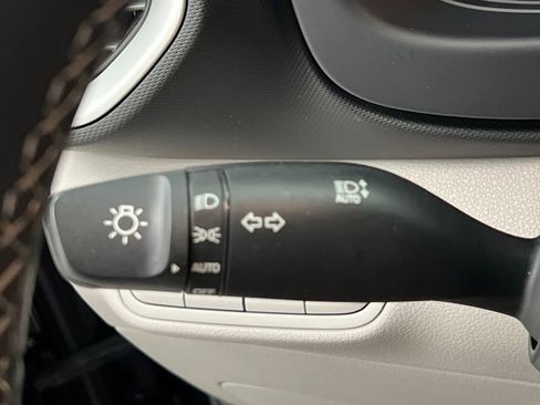 Used 2025 Hyundai Venue SEL FWD image 43