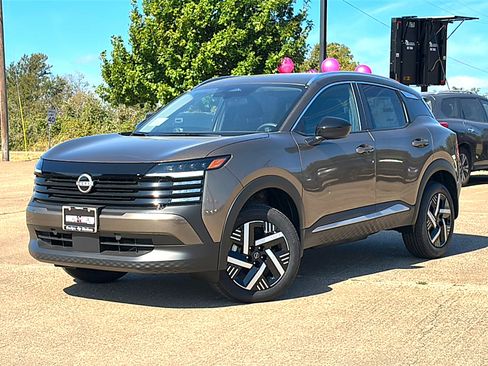 New 2026 Nissan Kicks SV w/ Charging Package image 2