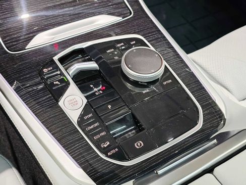 Used 2025 BMW X5 xDrive40i w/ M Sport Package image 16