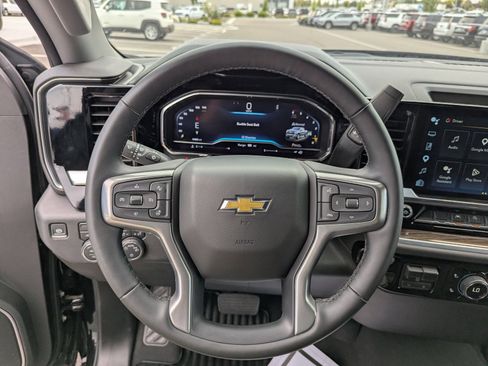 Used 2025 Chevrolet Silverado 1500 LT AWD/4WD image 16