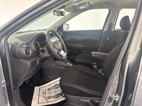 Used 2021 Nissan Kicks S FWD image 3