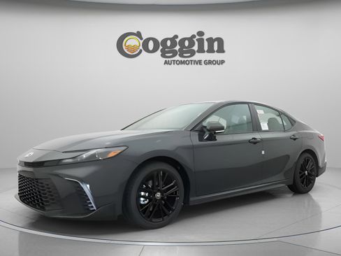 New 2026 Toyota Camry SE FWD image 2