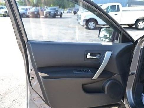 Used 2013 Nissan Rogue SV AWD/4WD image 10