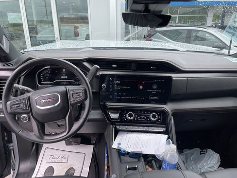 Used 2024 GMC Sierra 2500 AT4 w/ AT4 Premium Plus Package AWD/4WD image 11