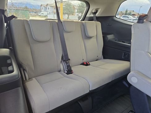 Used 2021 Subaru Ascent Premium w/ Convenience Package image 16