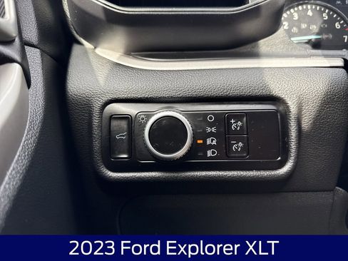 Used 2023 Ford Explorer XLT AWD/4WD image 27