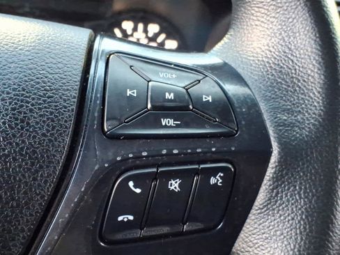 Used 2019 Ford Explorer XLT image 19