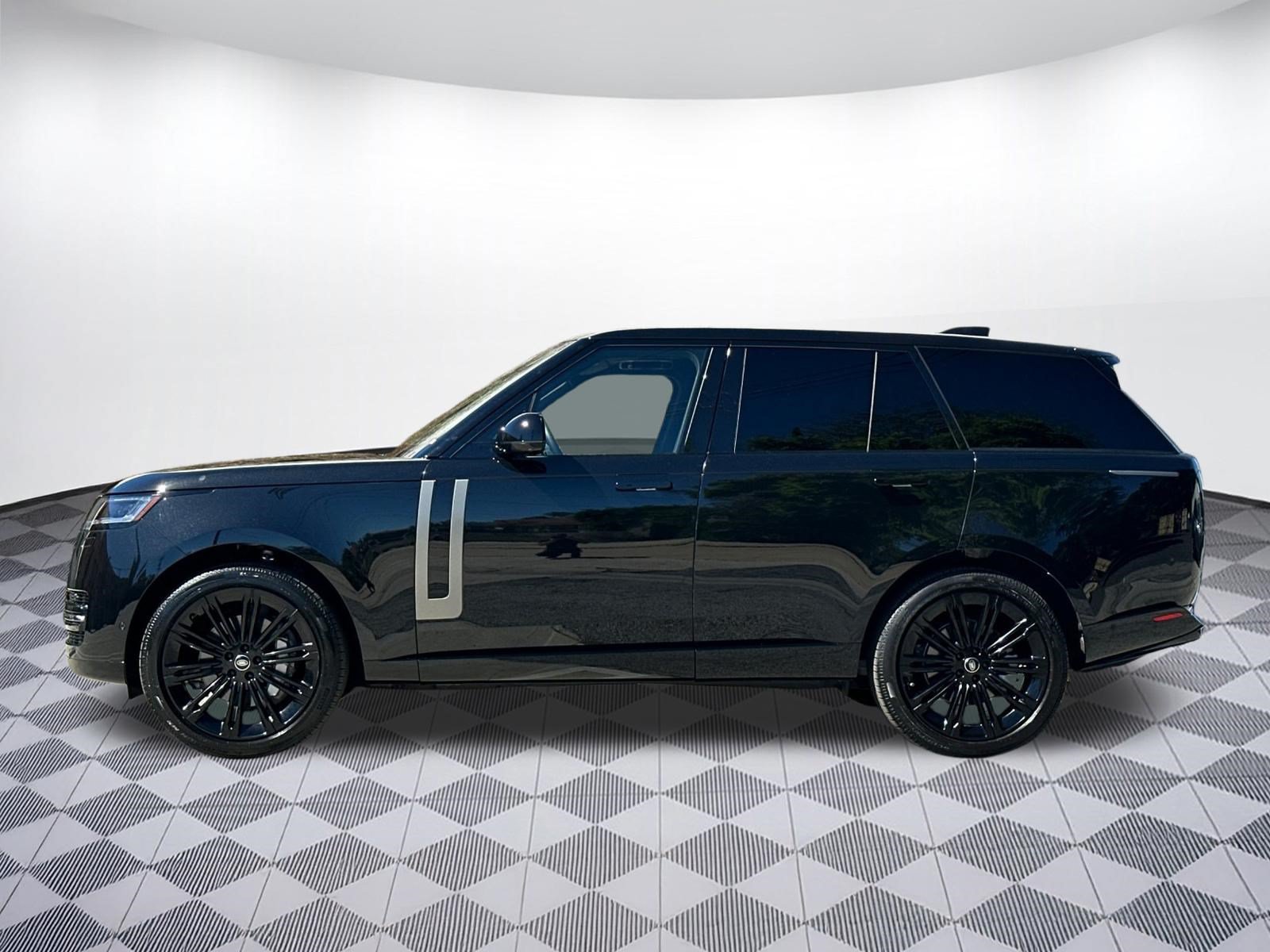 Used 2025 Land Rover Range Rover SE AWD/4WD image 2