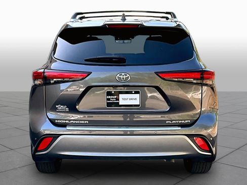 Used 2023 Toyota Highlander Platinum image 5