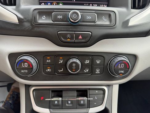 Used 2024 GMC Terrain SLE w/ Driver Convenience Package FWD image 28