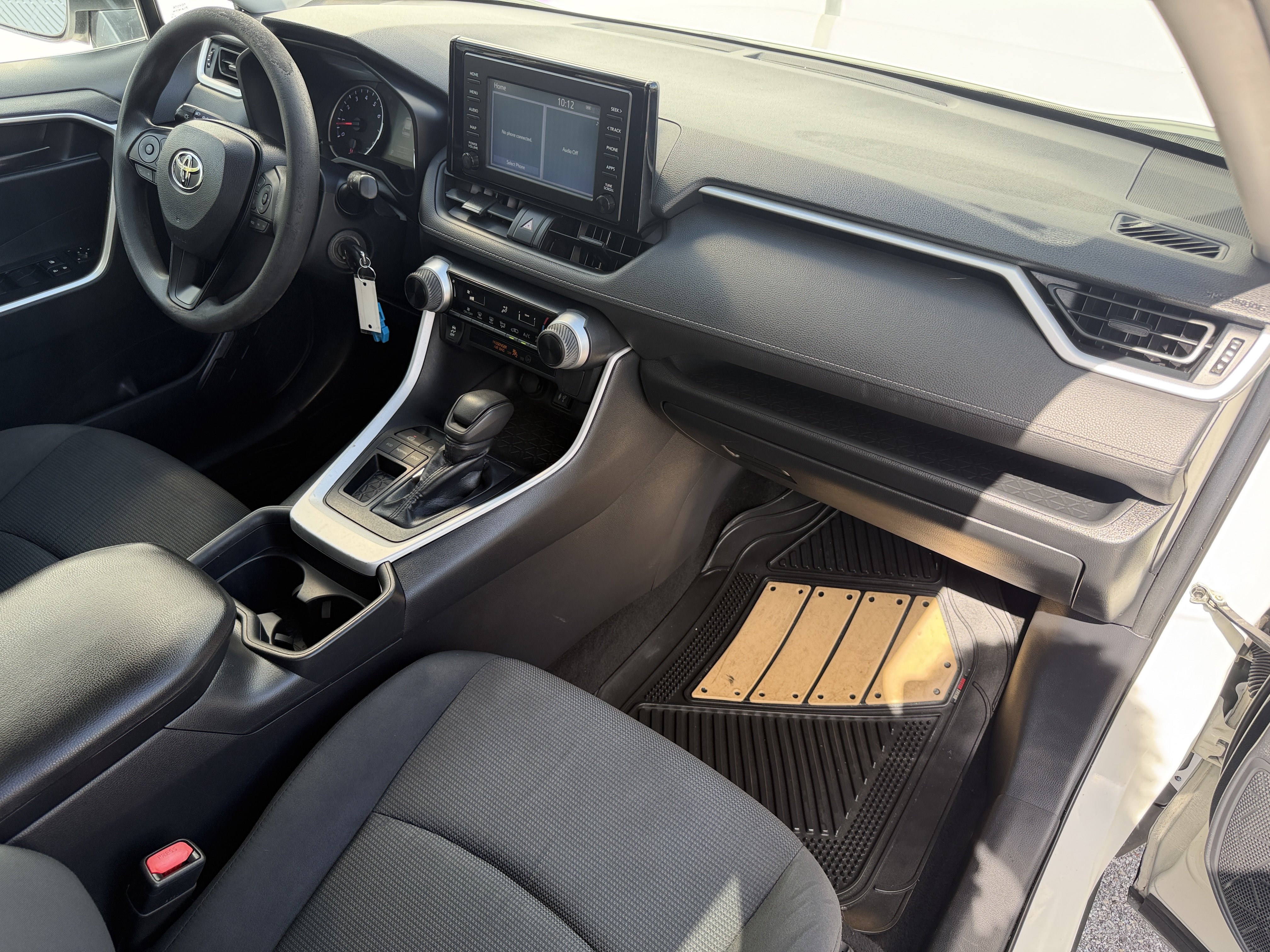 Used 2019 Toyota RAV4 LE FWD image 12