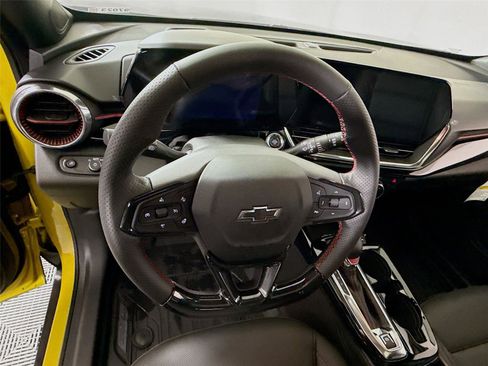 New 2025 Chevrolet Trax RS w/ Sunroof Package image 6