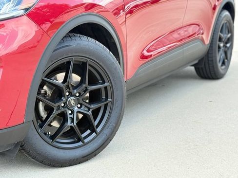 Used 2022 Ford Escape SEL w/ Technology Package FWD image 2