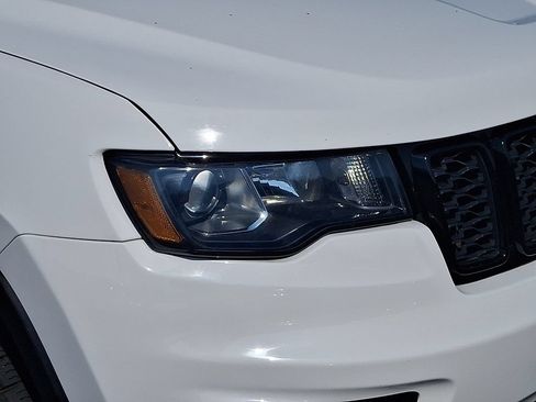 Used 2019 Jeep Grand Cherokee Laredo AWD/4WD image 9