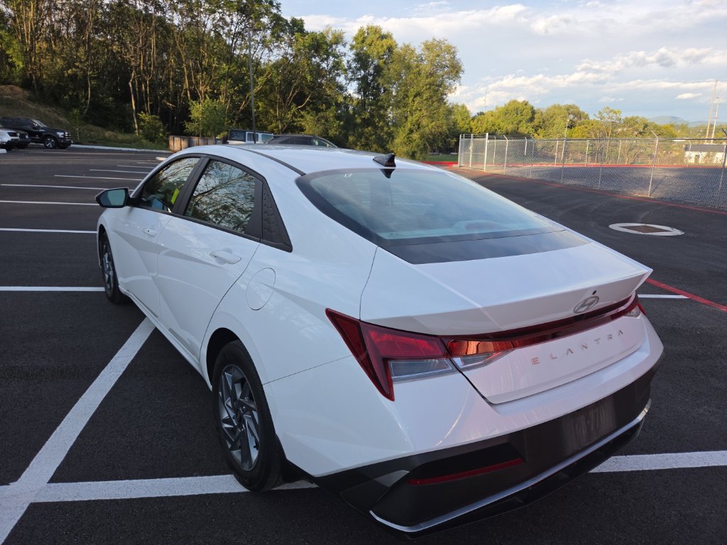 Certified 2024 Hyundai Elantra SEL FWD image 8
