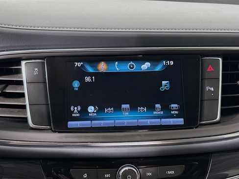 Used 2019 Buick Enclave Essence image 19