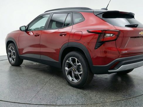 Used 2025 Chevrolet Trax LT w/ LT Convenience Package image 6