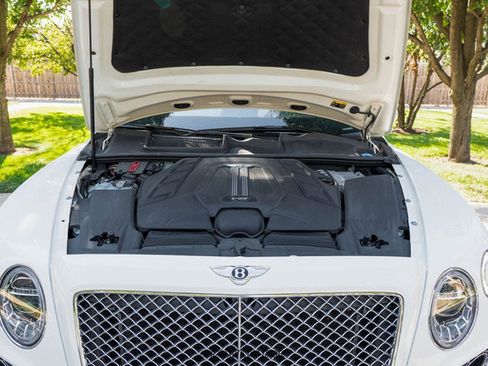 Used 2019 Bentley Bentayga image 15