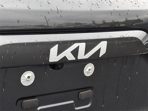 Used 2023 Kia Niro EX image 30